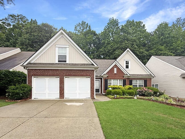 Photo - 2607 Woodford Ln NE House