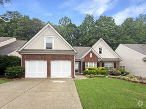 Building Photo - 2607 Woodford Ln NE