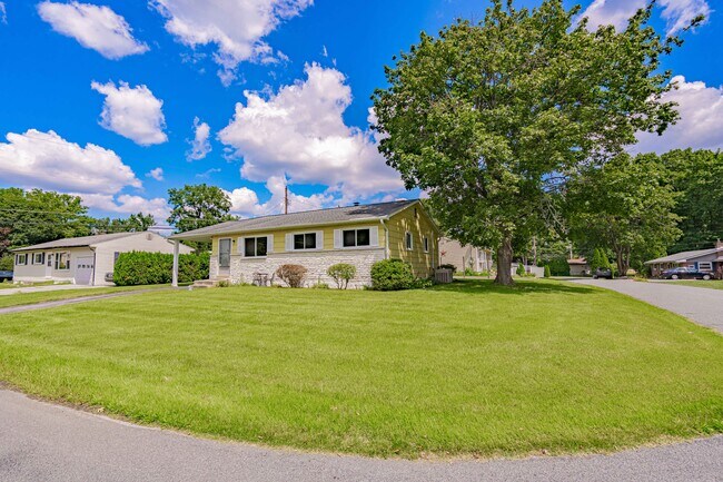 Building Photo - 1239 Cardinal Dr