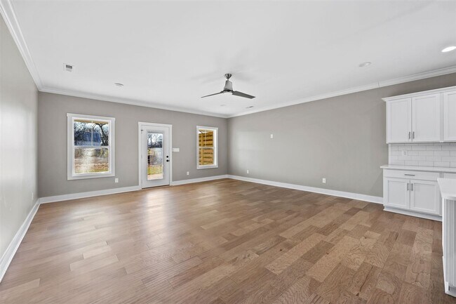 Building Photo - 512 Old Lovers Ln
