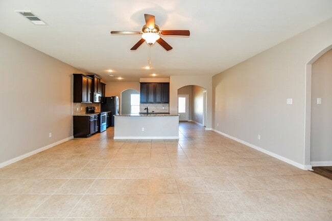 Building Photo - 526 Roaring Springs Dr