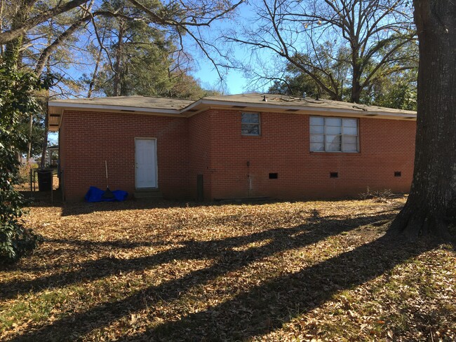 Building Photo - 1208 Fairfield Dr