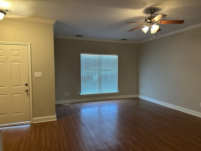 Building Photo - 273 Vining Way