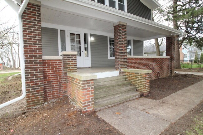 Foto del edificio - 5219 S Lakeshore Dr