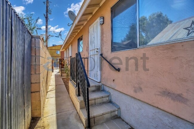 Building Photo - Unit C