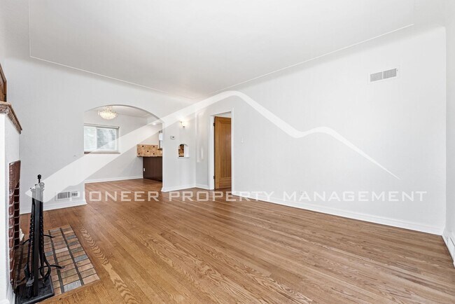 Foto del edificio - Stunning Home with Central AC and Fenced Yard