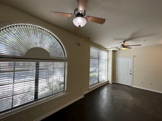 Foto del edificio - Studio Condo in the Heart of West Campus!