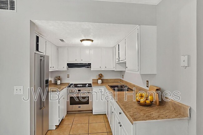 Building Photo - 2885 Yellow Pine Ct