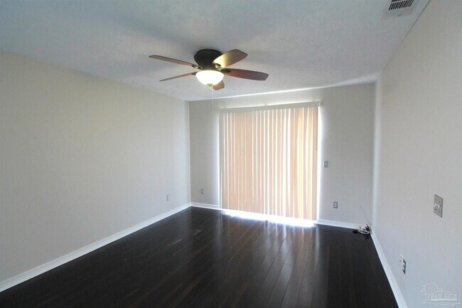 Foto del edificio - 7680 Chablis Cir