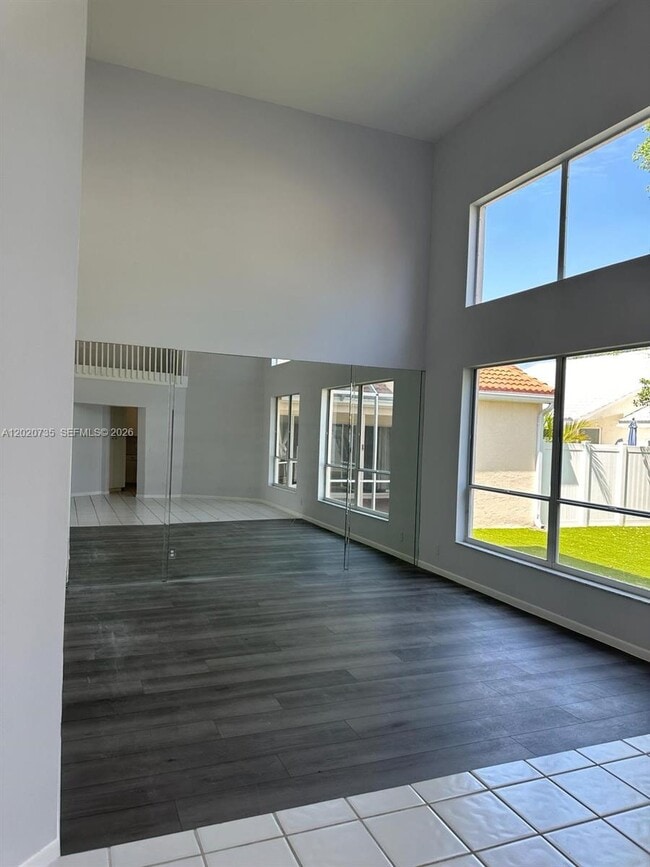 Foto del edificio - 17244 Balboa Point Way