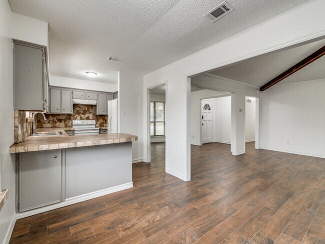 Foto del edificio - 6900 Wicks Trail