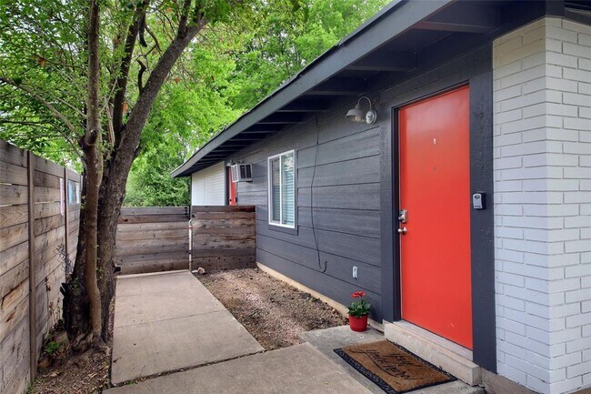 Foto del edificio - 2325 Newfield Ln
