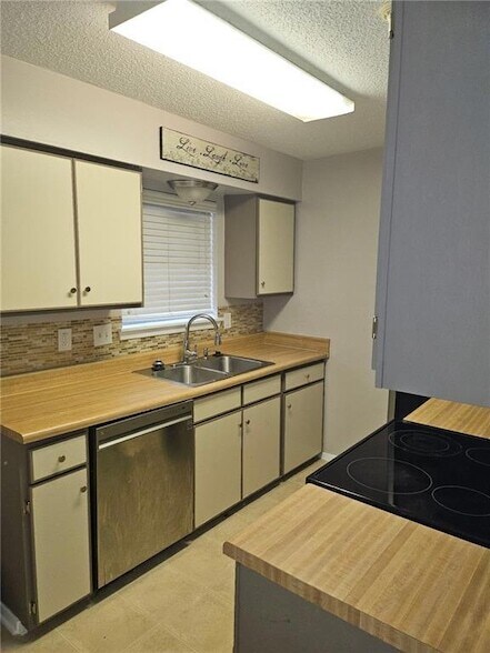 Foto del edificio - 9853 Jefferson Hwy