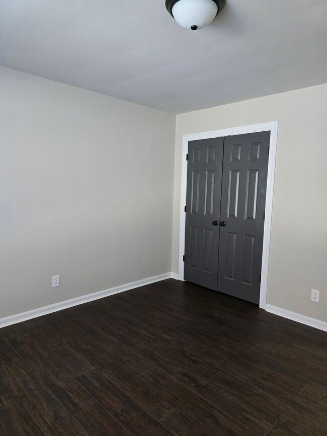 Building Photo - Coming  Soon- Newly  Renovated