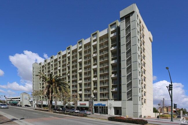 Primary Photo - Bayview Tower Condominiums