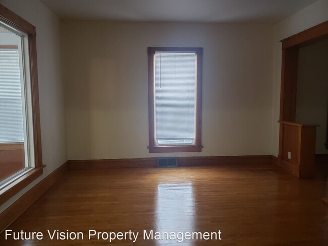 Building Photo - 3 br, 2 bath House - 127 Illinois St