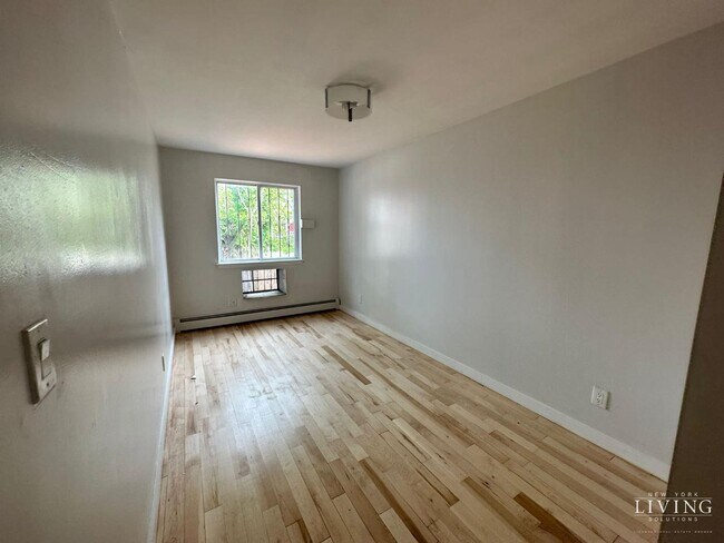 Building Photo - BUSHWICK~NO FEE!~NEWLY RENOV~DUPLEX~PRIVAT...
