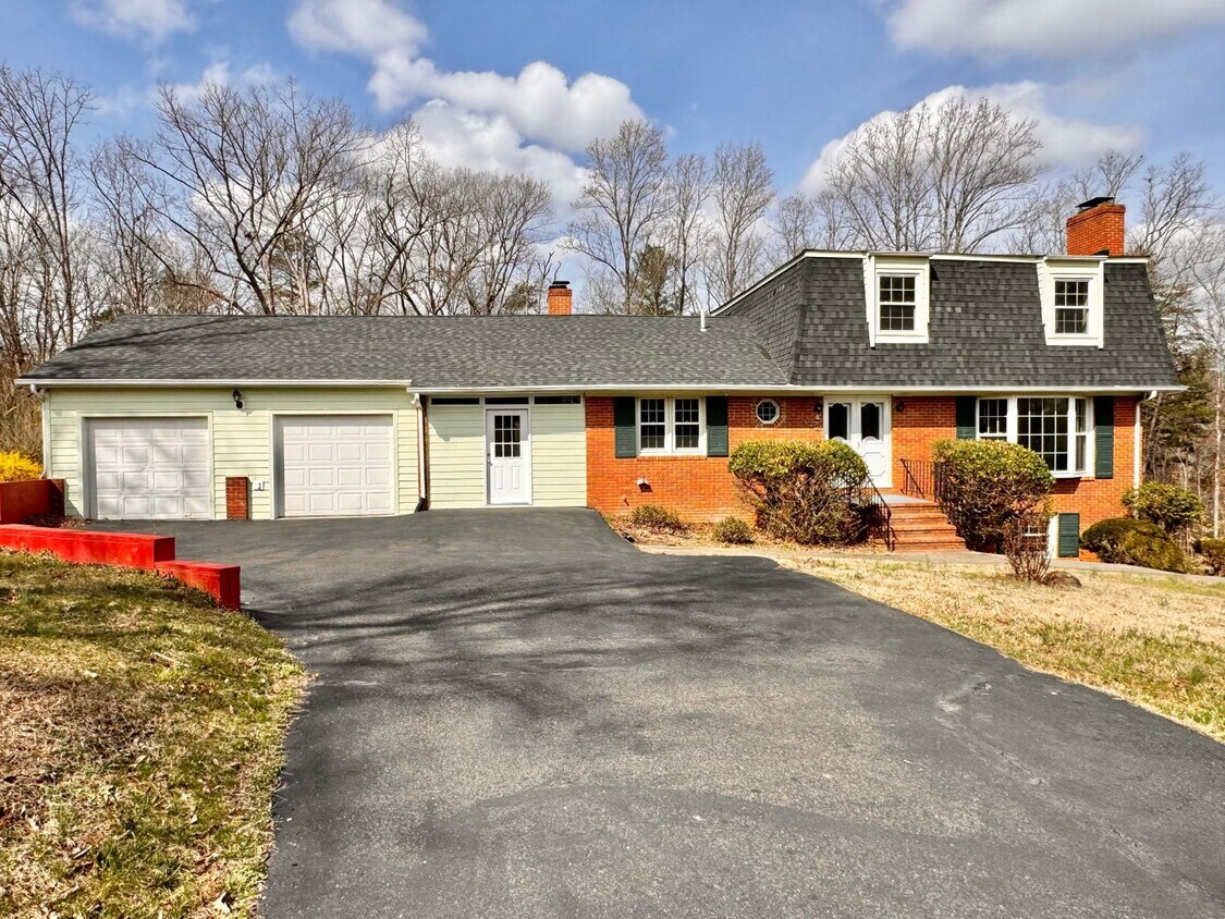 560 Stonefield Cir, Earlysville, VA 22936 House Rental in Earlysville