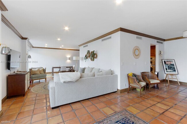 Building Photo - 3 br, 3 bath House - 880 NE 69th St Apt 1B