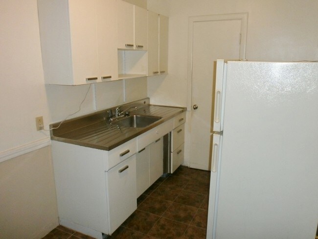 Building Photo - 2320 G St