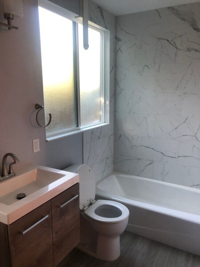 Foto del edificio - Super Cute 2 bedroom/2 bath Single Story D...