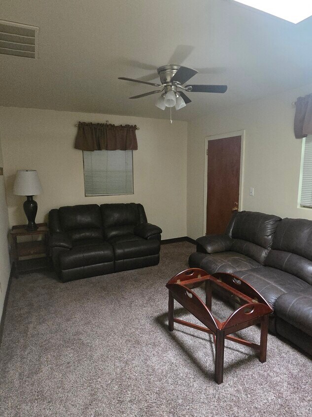 LIVING ROOM....WALL TO WALL CARPET...LEATHER RECLINING COUCH AND LOVESEAT....SKYLIGHT!!! - 1216 University Ave