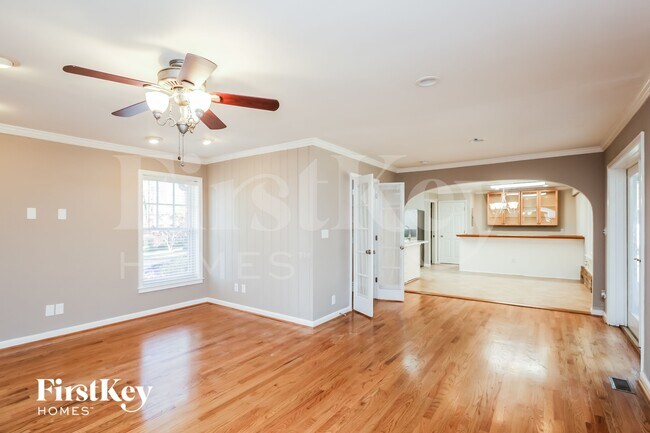 Foto del edificio - 4336 Lake Laurel Dr