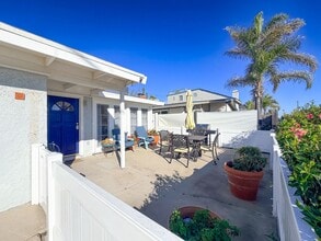 Building Photo - 207 Rossmore Dr