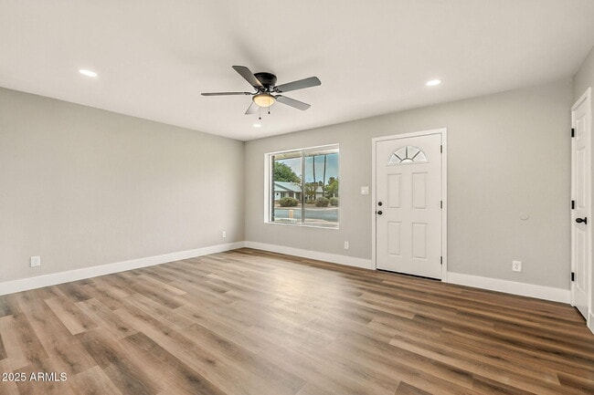 Foto del edificio - 3262 E Enid Ave