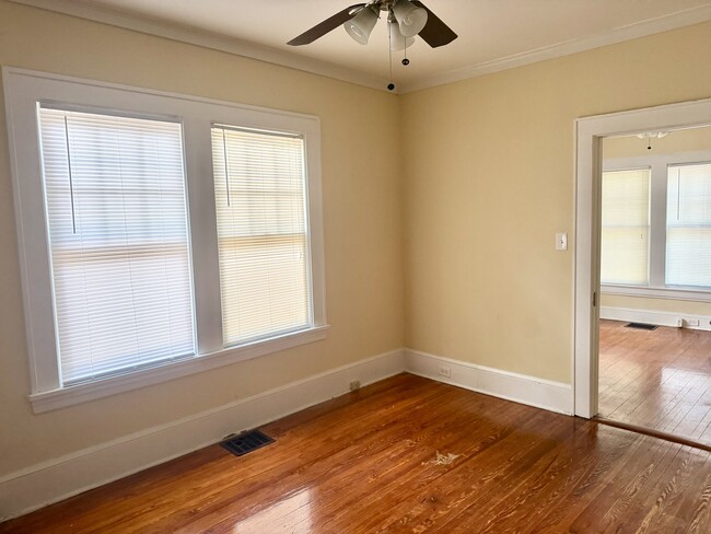 Building Photo - 1529 Thomas Ave