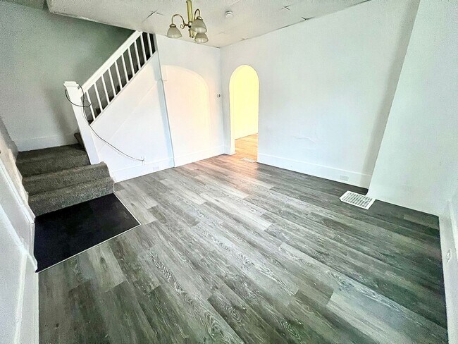 Foto del edificio - 40-42 Seminole Avenue