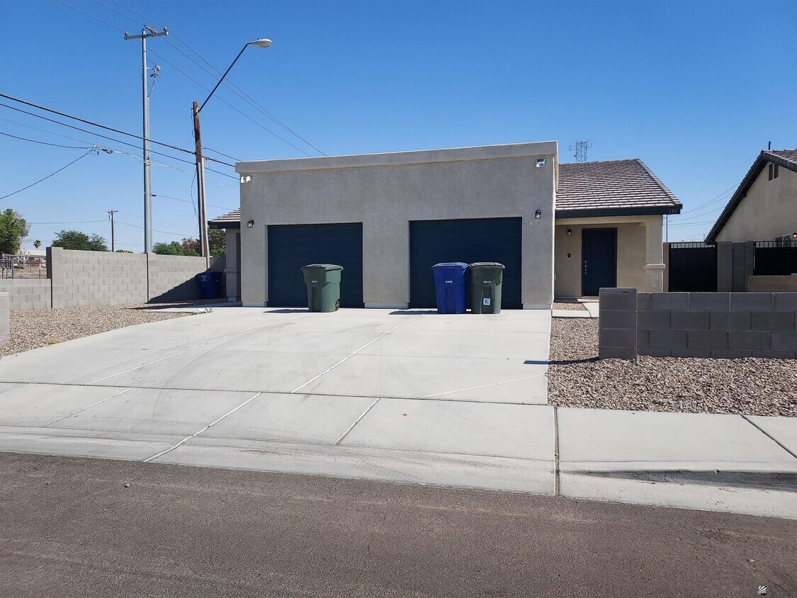 Foto principal - 155 E 12th St