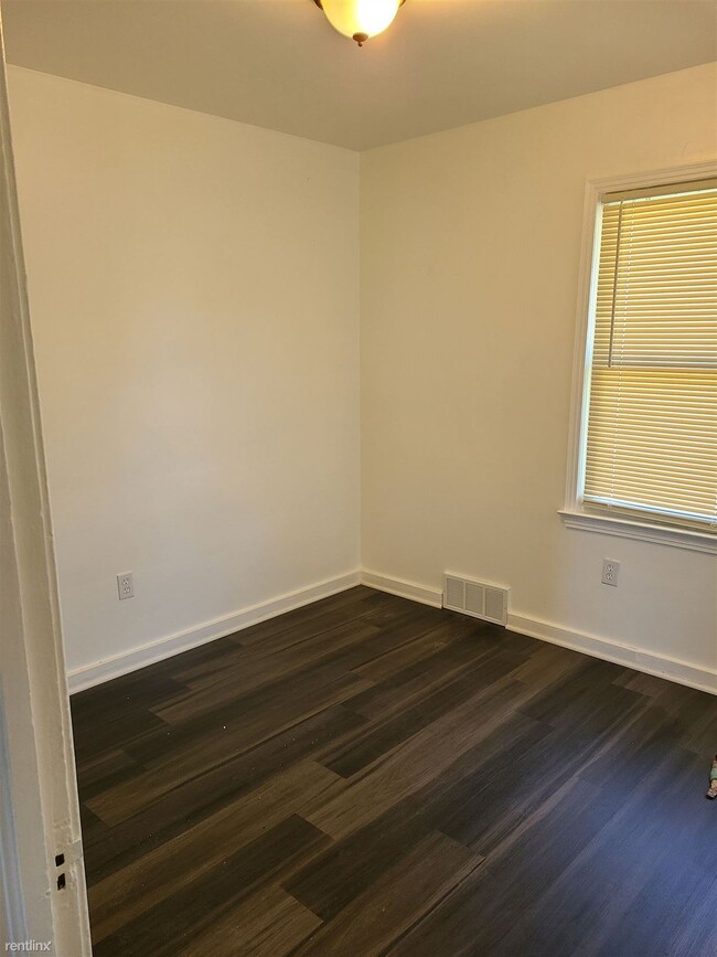 Building Photo - 2 br, 1 bath Duplex - 218 Jones St