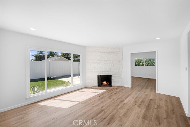 Foto del edificio - 16456 Plummer St