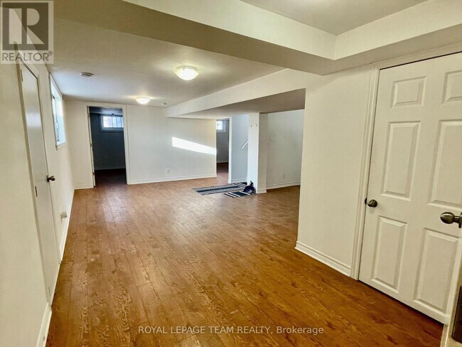 Building Photo - 1627 Chaucer Ave