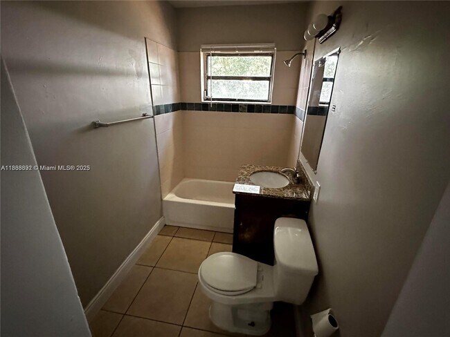 Foto del edificio - 61 NE 195th St