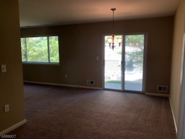 Building Photo - 154 Falcon Ridge Way N