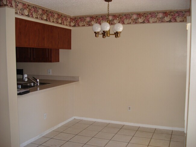 Foto del edificio - East Orlando Condo in Curry Ford Area