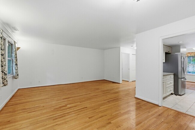 Foto del edificio - 5918 Westchester Park Dr