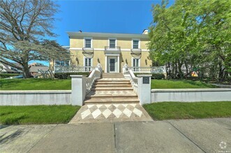 Building Photo - 159 Magnolia Blvd