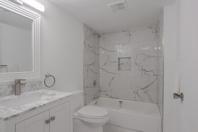 Building Photo - 1203 Sayre Dr