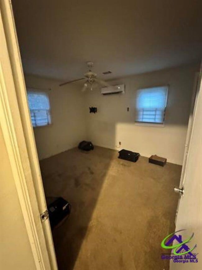 Building Photo - 306 Kingsbury Cir