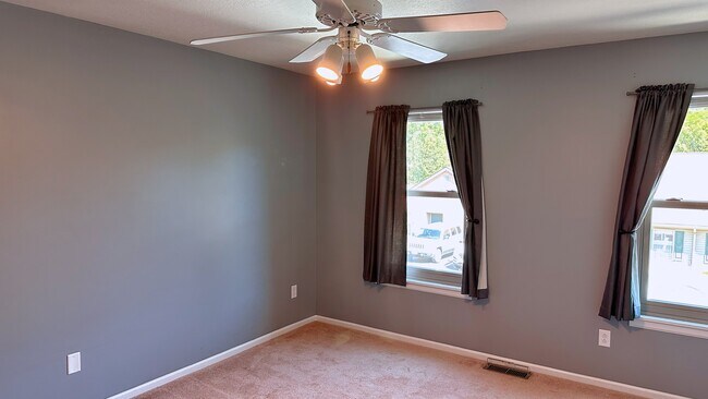 Foto del edificio - 1223 Rivercrest Dr