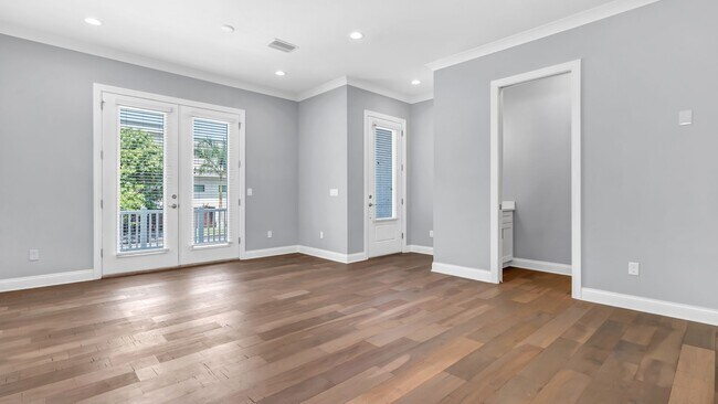 Foto del edificio - Stunning 3/3.5 Three Story Townhome