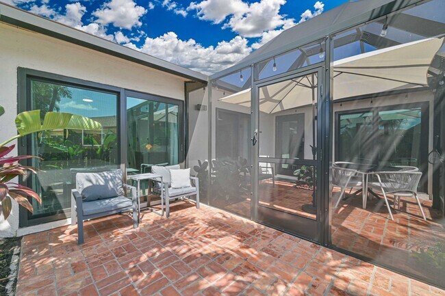 Foto del edificio - 6386 Royal Woods Dr