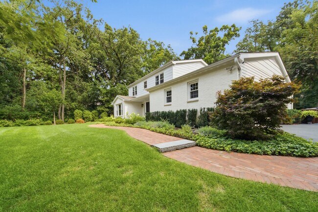 Building Photo - 6807 Rhode Island Trail