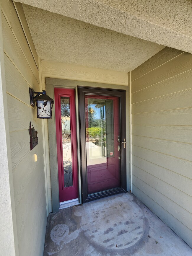 Building Photo - 29932 Horseshoe Dr