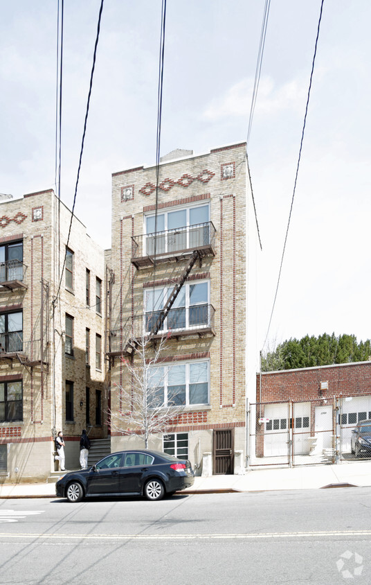 Primary Photo - 2770 Williamsbridge