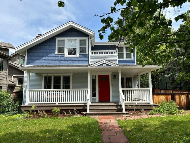 Building Photo - Impressive 9 Bedroom Home on the Hill - St...