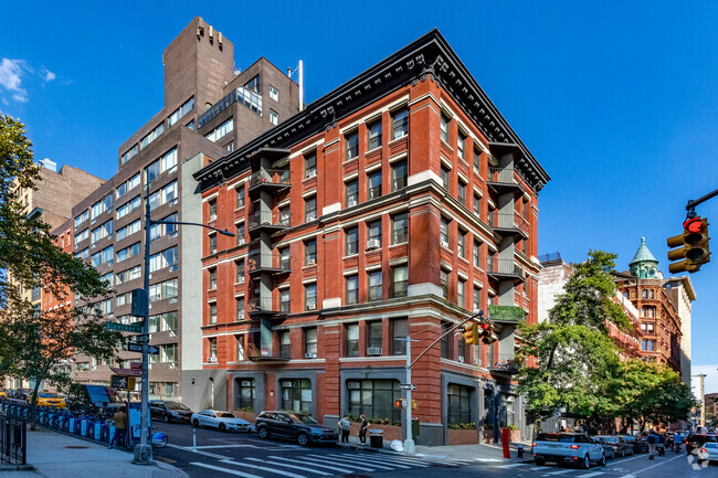 Building Photo - 89 Bleecker Street